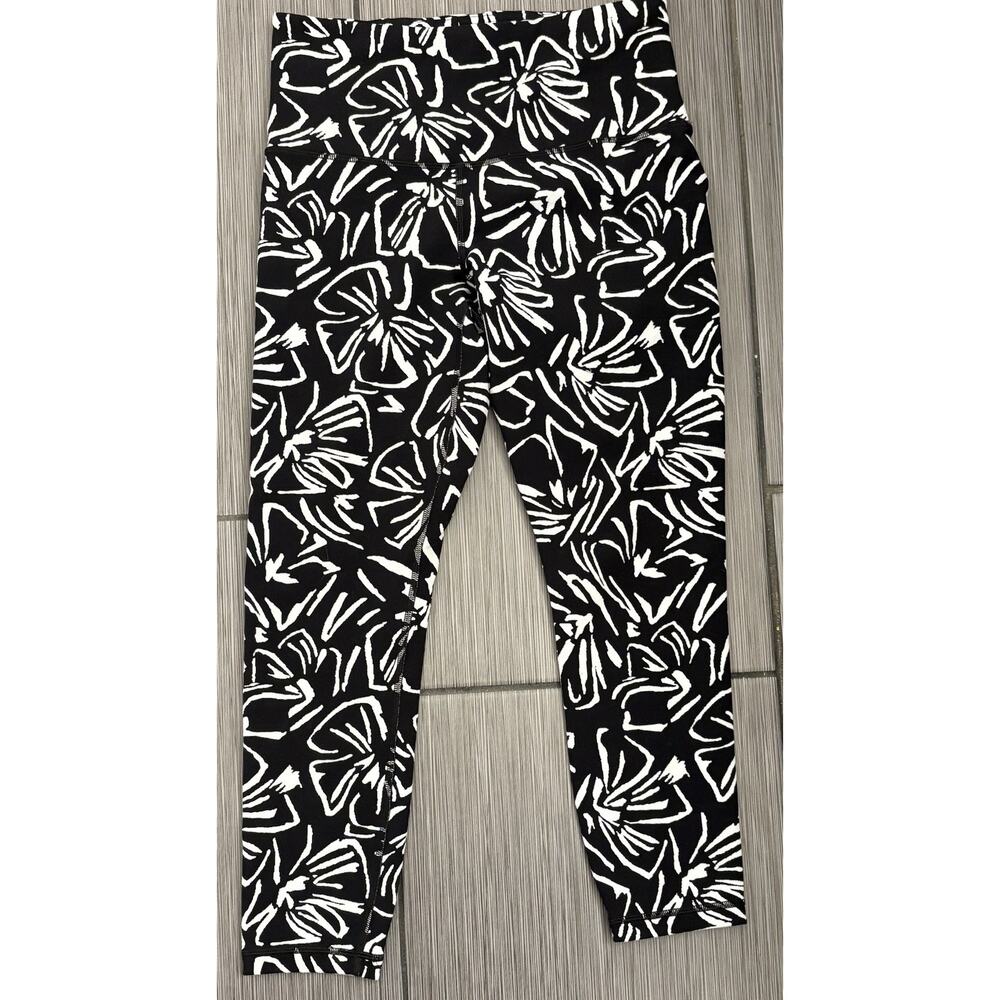 Athleta Elation Textured 7/8 Tights Black And White Floral Sketch Print Small